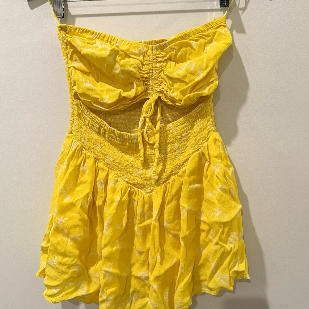 Skylar&Madison Yellow Strapless romper with cutout L